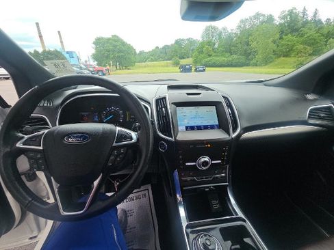 Used 2020 Ford Edge Titanium w/ Equipment Group 301A AWD/4WD image 12