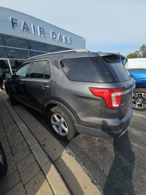 Used 2017 Ford Explorer XLT w/ Equipment Group 202A AWD/4WD image 2
