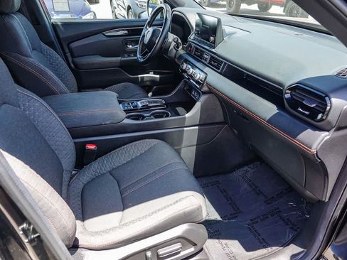Used 2025 Honda Pilot Sport image 15