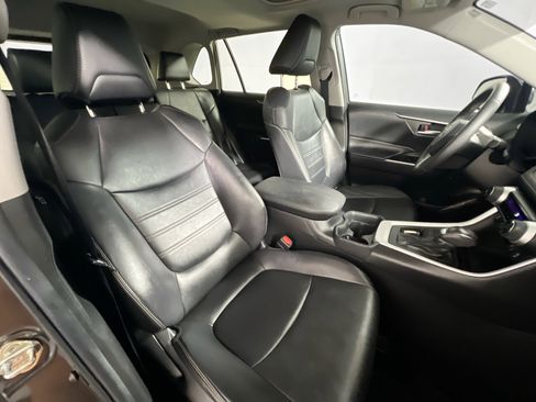 Used 2020 Toyota RAV4 XLE Premium image 30