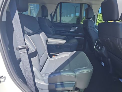 Used 2025 Ford Expedition Platinum w/ Driver's Package image 28