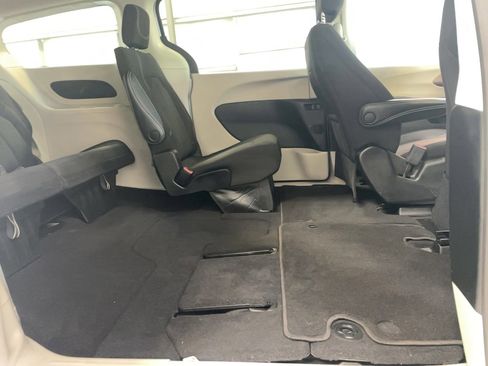 Used 2023 Chrysler Voyager LX FWD image 20