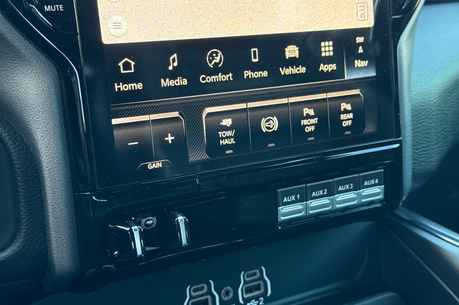 New 2026 RAM 3500 Laramie AWD/4WD image 23