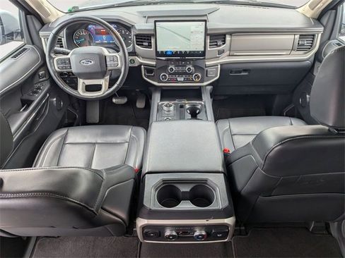 Used 2024 Ford Expedition XLT image 27