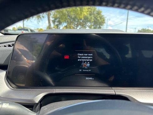 Used 2025 Kia Telluride S FWD image 27