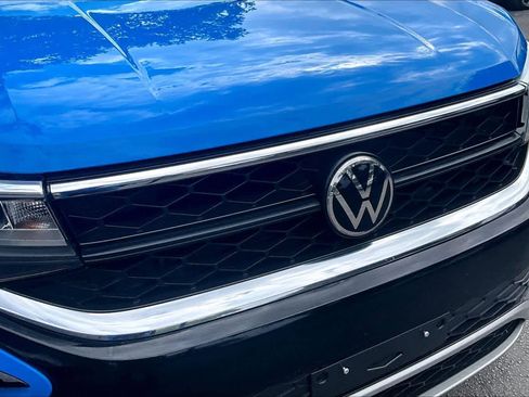 Used 2022 Volkswagen Taos SE FWD image 32