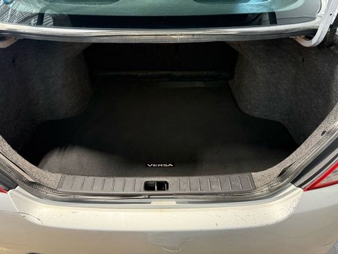 Used 2015 Nissan Versa SV image 22