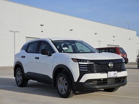 Used 2026 Nissan Kicks S image 2