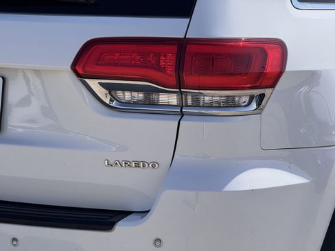 Used 2017 Jeep Grand Cherokee Laredo w/ Quick Order Package 23E image 12