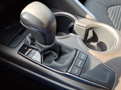 Used 2022 Toyota Camry SE w/ Convenience Package image 17