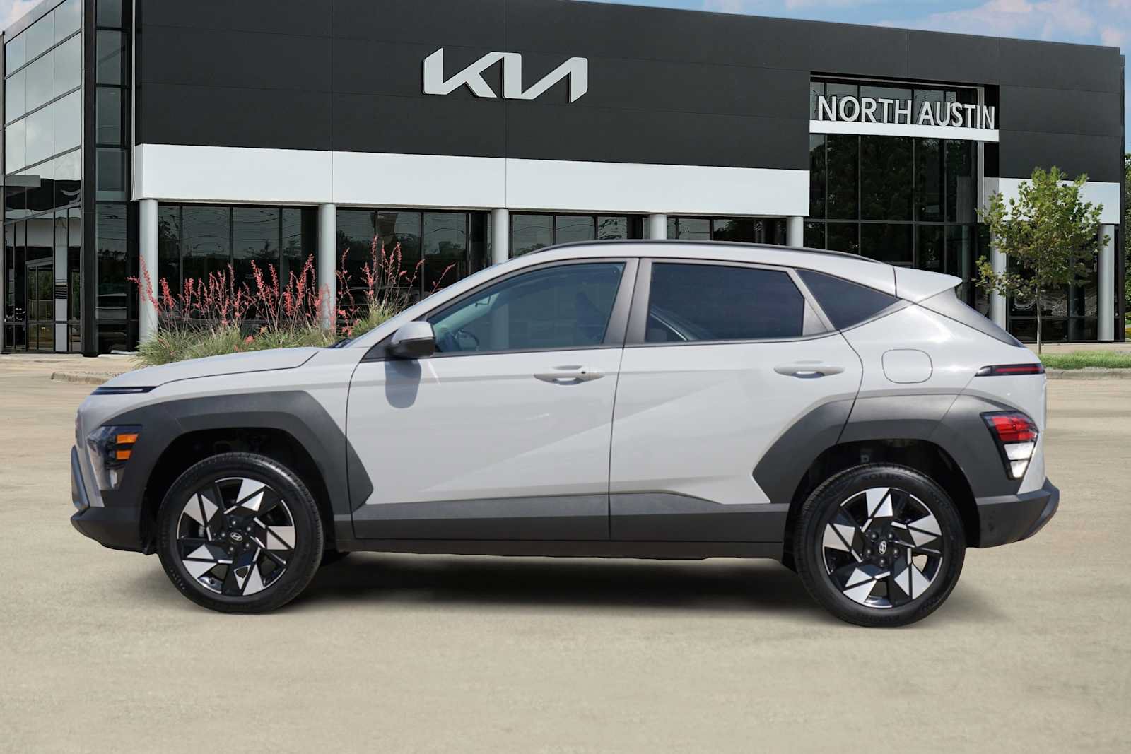 Used 2025 Hyundai Kona SEL AWD/4WD image 3