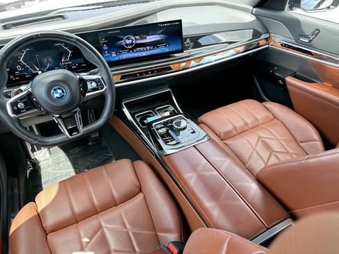 Certified 2024 BMW i7 xDrive60 w/ Premium Package AWD/4WD image 24