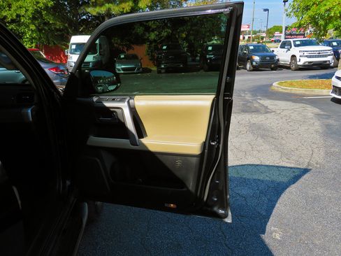 Used 2016 Toyota 4Runner Limited image 23