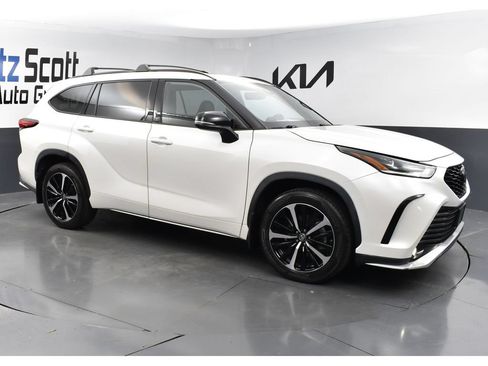 Used 2021 Toyota Highlander XSE AWD/4WD image 7