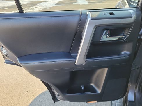 Used 2021 Toyota 4Runner SR5 Premium image 10