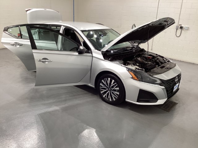 Used 2024 Nissan Altima 2.5 SV FWD image 9