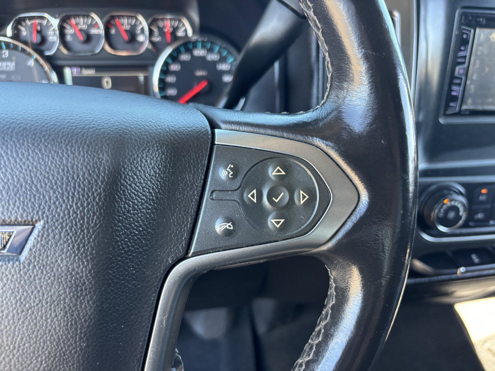 Used 2015 Chevrolet Silverado 1500 LT AWD/4WD image 31