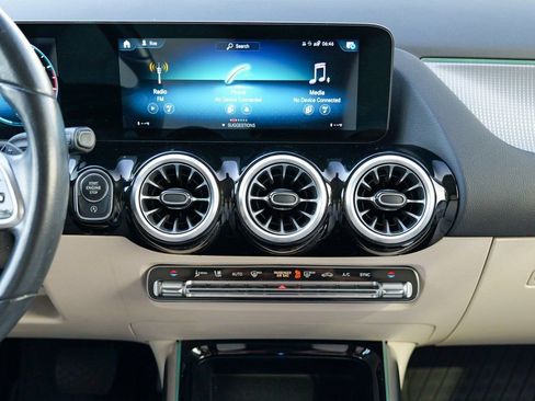 Used 2022 Mercedes-Benz GLA 250 4MATIC image 44