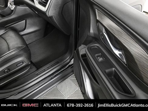 Used 2024 GMC Terrain SLT image 22