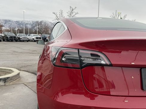 Used 2018 Tesla Model 3 Long Range image 31