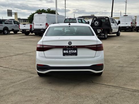Used 2025 Volkswagen Jetta Sport FWD image 6