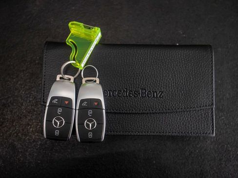 Used 2025 Mercedes-Benz GLE 450e 4MATIC image 48