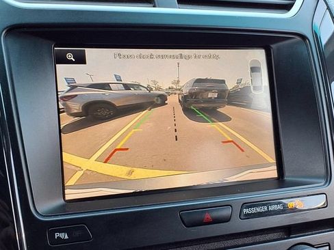 Used 2016 Ford Explorer XLT w/ Equipment Group 202A FWD image 9
