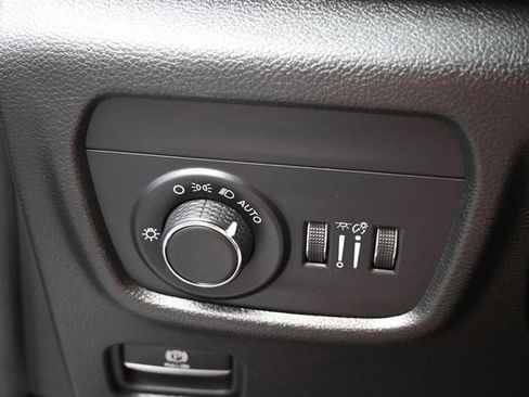 Used 2024 Jeep Grand Cherokee Laredo AWD/4WD image 33