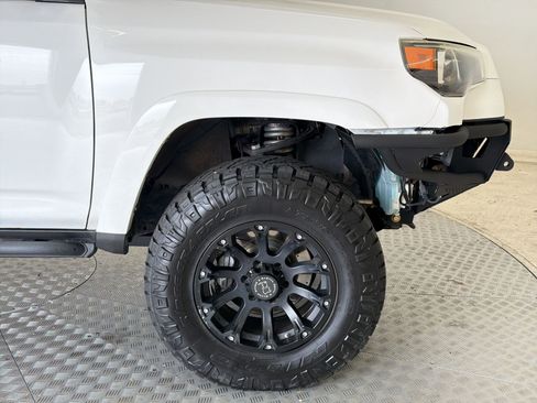 Used 2014 Toyota 4Runner SR5 image 12