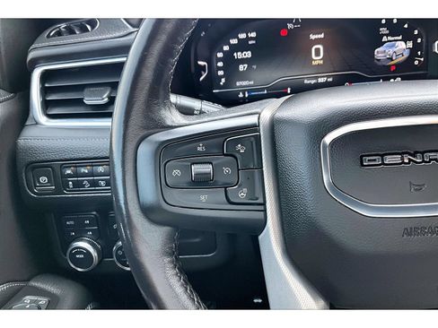 Used 2022 GMC Yukon XL Denali AWD/4WD image 11