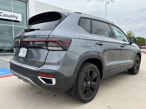 New 2025 Volkswagen Taos SE image 8