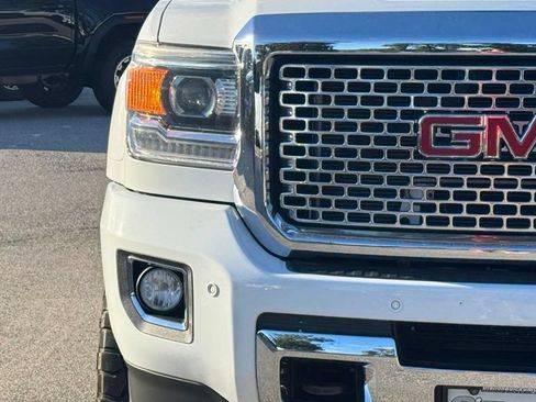 Used 2016 GMC Sierra 2500 Denali w/ Duramax Plus Package AWD/4WD image 9