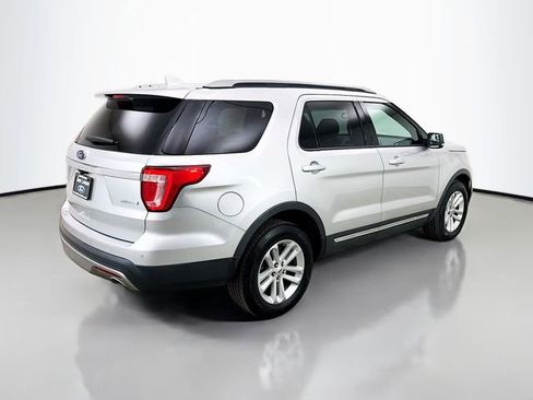 Used 2016 Ford Explorer XLT w/ Equipment Group 201A FWD image 7