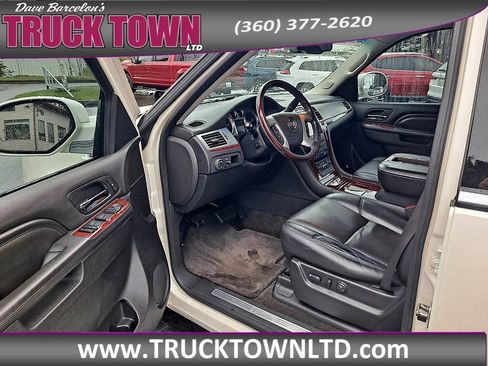 Used 2012 Cadillac Escalade Premium image 17