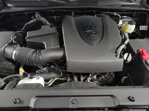 Used 2022 Toyota Tacoma SR5 w/ Technology Package AWD/4WD image 13