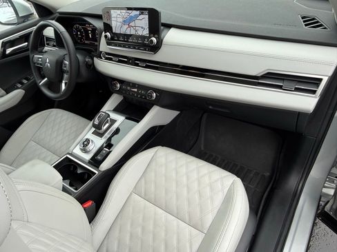 Used 2023 Mitsubishi Outlander SEL image 17