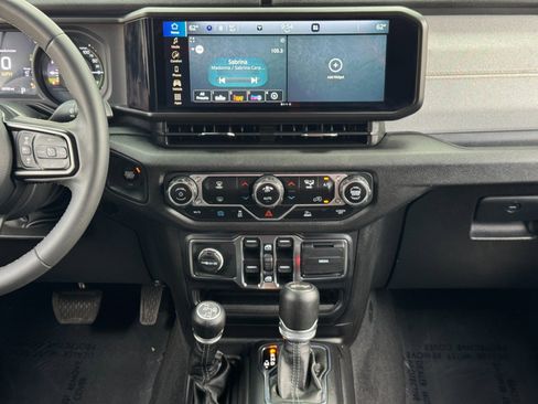 Used 2024 Jeep Wrangler Unlimited AWD/4WD image 23