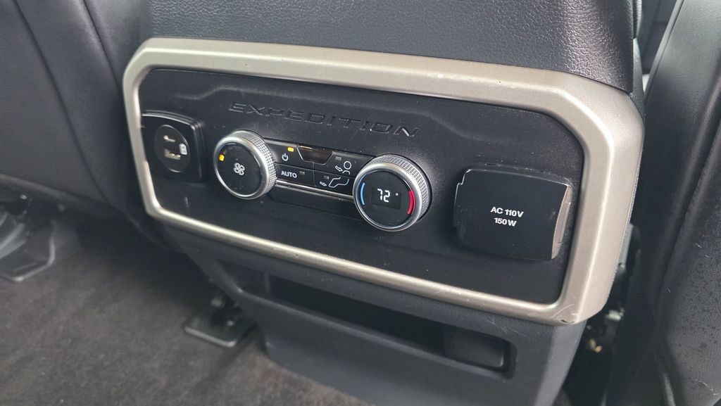 Used 2023 Ford Expedition XLT AWD/4WD image 9