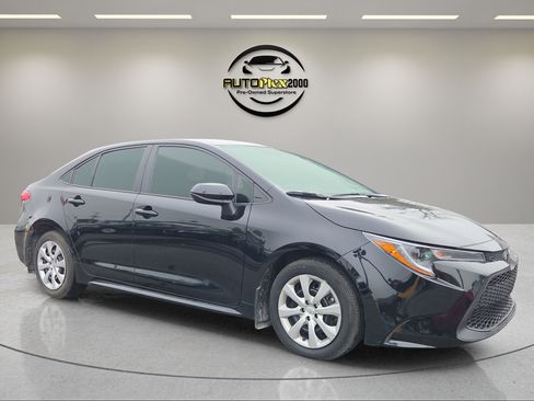 Used 2025 Toyota Corolla LE FWD image 1