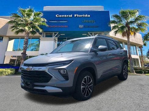 Used 2025 Chevrolet TrailBlazer LT AWD/4WD image 9