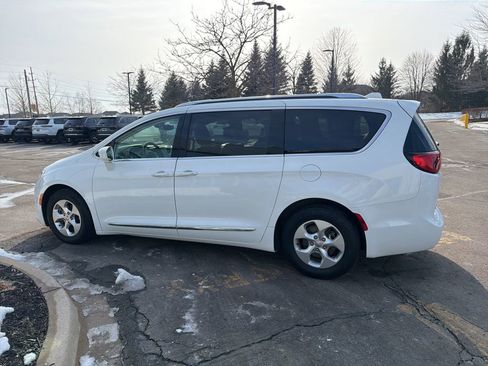 Used 2017 Chrysler Pacifica Touring-L Plus image 5