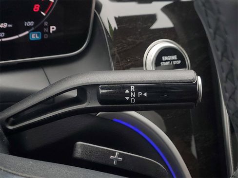 Used 2025 Mercedes-Benz GLC 350e 4MATIC image 16