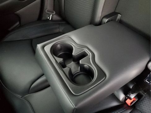 Used 2026 Jeep Compass Latitude image 11