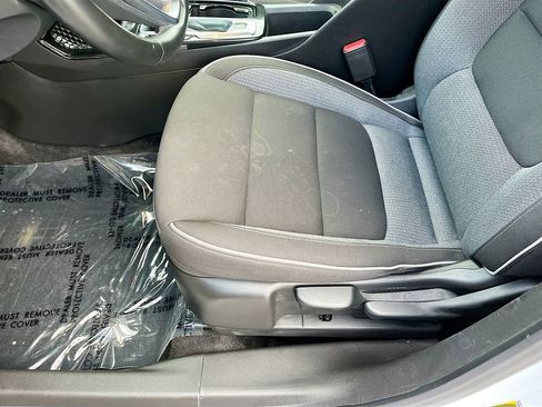 Used 2025 Chevrolet TrailBlazer LT w/ LT Cold Weather Package FWD image 18