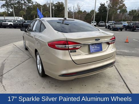 Used 2018 Ford Fusion SE w/ Fusion SE Technology Package image 6