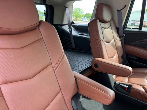 Used 2015 Cadillac Escalade Luxury image 26