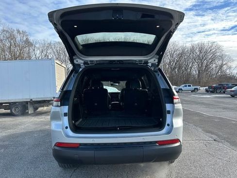 Used 2025 Jeep Grand Cherokee L Limited w/ Black Appearance Package image 18