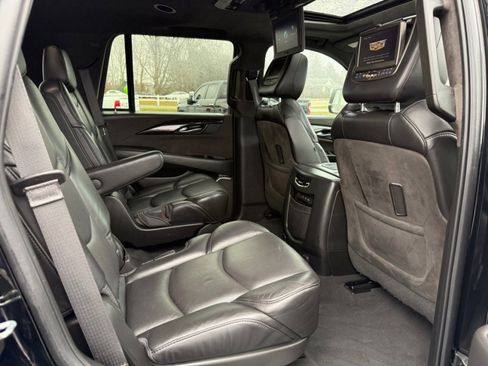 Used 2018 Cadillac Escalade Platinum image 15