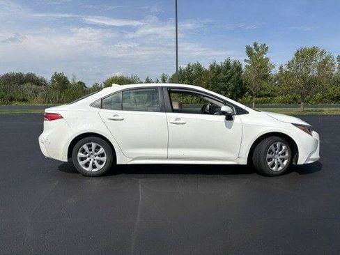 Used 2022 Toyota Corolla LE FWD image 16
