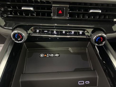 New 2026 Chevrolet Suburban High Country AWD/4WD image 24